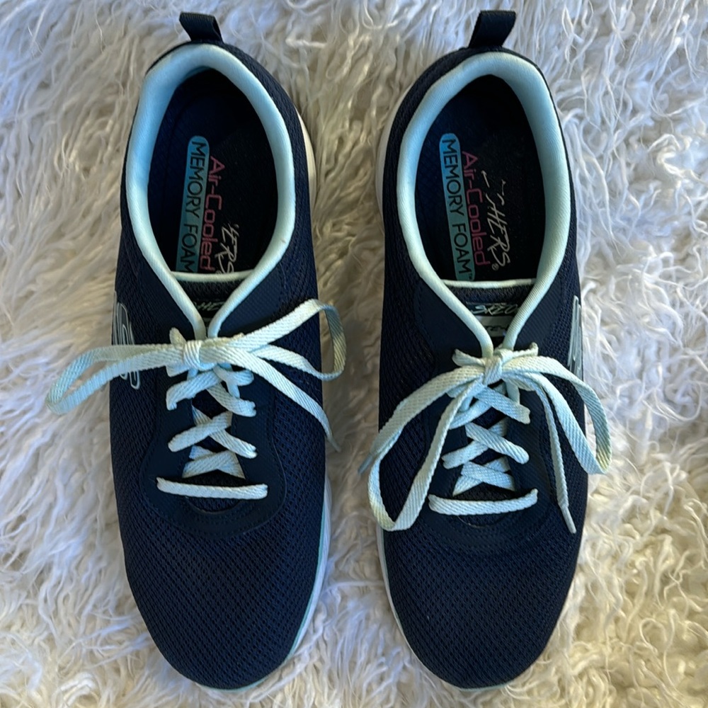 Very good condition Skechers Lite-Weight.  (Women Size 10 Medium).